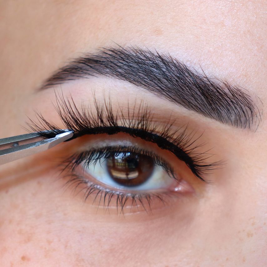 How do Eyelashes Work MODELROCK Lashes